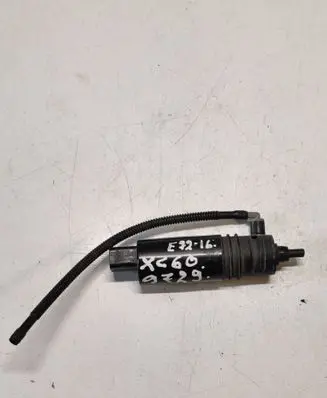 Volvo XC60 Windscreen/windshield washer pump 30655138