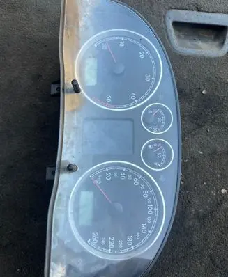 Volkswagen PASSAT B5.5 Speedometer (instrument cluster) 3B0920847E 240102143304 VWZ7Z0A4681686