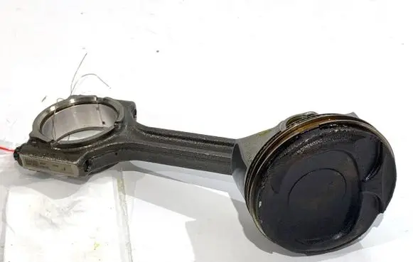 SsangYong Tivoli Piston with connecting rod G15DTF
