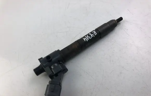 Volvo V70 Fuel injector 31405404