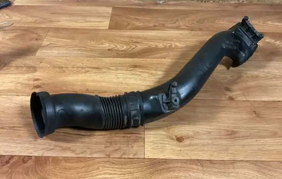 Opel Astra H Air intake duct part 55351756 551020308