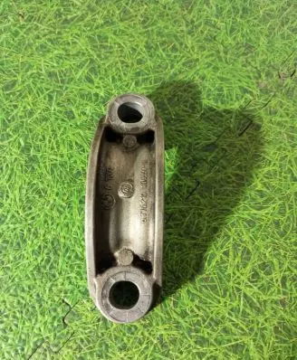 BMW 7 F01 F02 F03 F04 Sway bar bush bracket, front 6776210