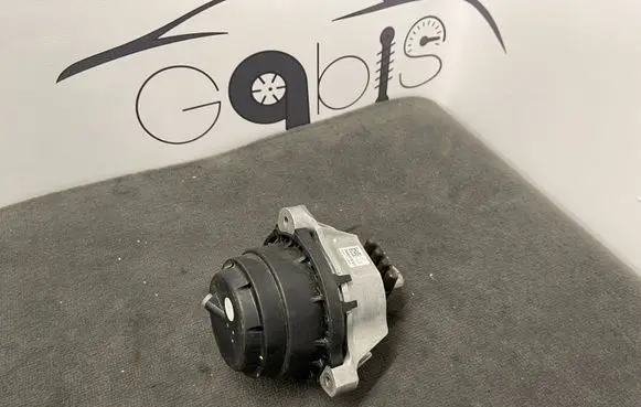 BMW 5 G30 G31 Engine mount bracket 2680070