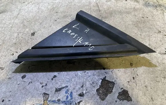 Opel Crossland X Front door glass trim molding 13482337