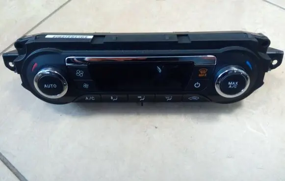 Ford Kuga II Climate control unit DV4T18C612AC NE55267