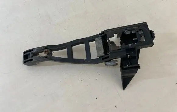 Rear door exterior handle/bracket