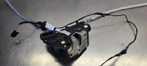 Volkswagen Golf VIII Rear door lock 5H0972691C 3J0839015
