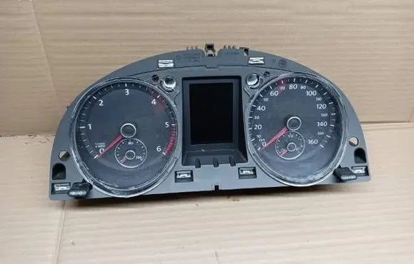 Volkswagen PASSAT B7 Speedometer (instrument cluster) 3AA920970J