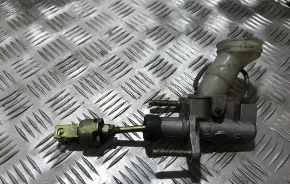 Mazda 626 Clutch master cylinder