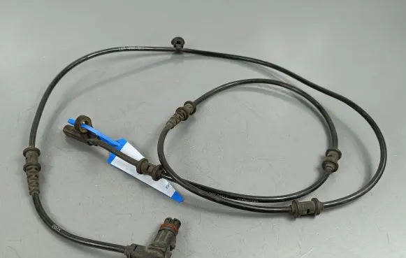 Chrysler 300 - 300C ABS rear brake sensor 04779247AC 25071160914