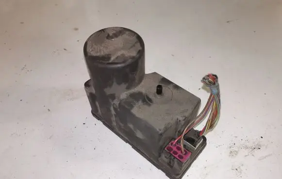 Audi A4 S4 B5 8D Central locking vacuum pump 4A0862257A