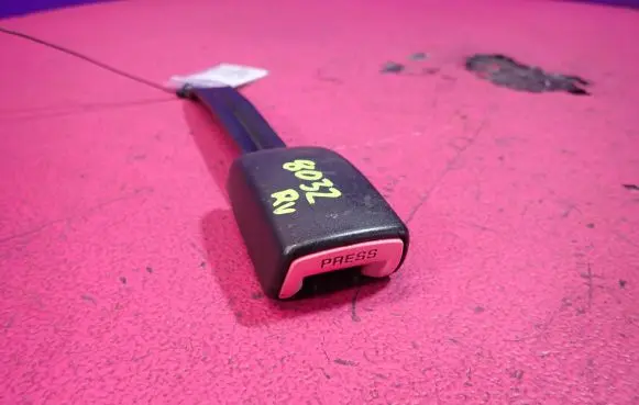 Toyota Aygo AB10 Front seatbelt buckle E034501