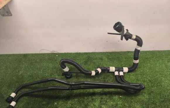 Tesla Model 3 Engine coolant pipe/hose 107757977H