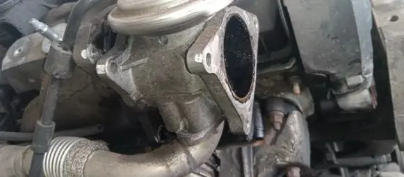 Volkswagen Golf V EGR valve 038129637D 038131501AN