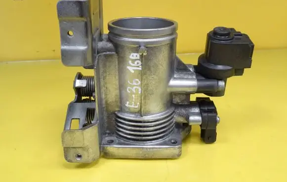 BMW 3 E36 Throttle body valve 13631721456 12479880
