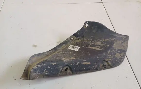 Front wheel arch liner splash guards