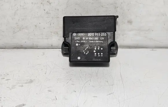 Volkswagen II LT Glow plug pre-heat relay 2D0911253