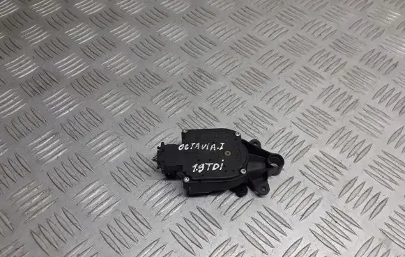 Skoda Octavia Mk1 (1U) Central body control module 1J0907511