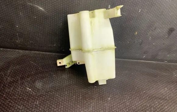 Nissan X-Trail T31 Lamp washer fluid tank 