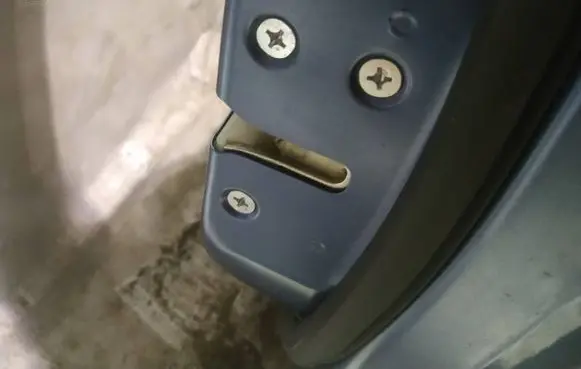 Honda Insight Front door lock