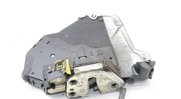 Lexus RX 330 - 350 - 400H Coupe door lock (next to the handle) 