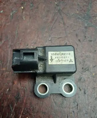 Hyundai Terracan Airbag deployment crash/impact sensor 95640M3110 X2T25271