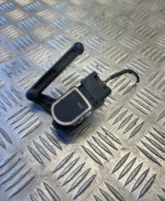 Headlight/headlamp level sensor