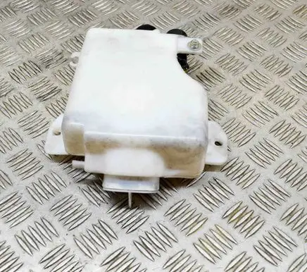 Windshield washer fluid reservoir/tank