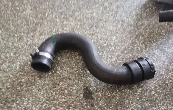 Coolant pipe/hose