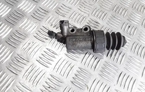 Clutch slave cylinder