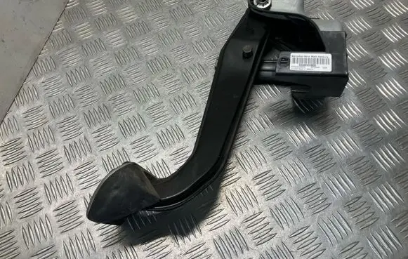 Mercedes-Benz C W204 Brake pedal A2042902101