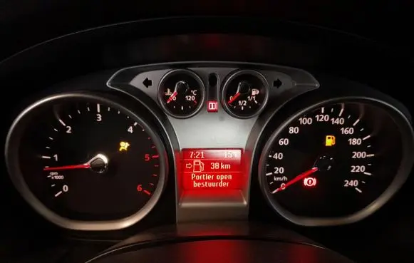 Ford Focus C-MAX Speedometer (instrument cluster) 8V4T-10849-GF