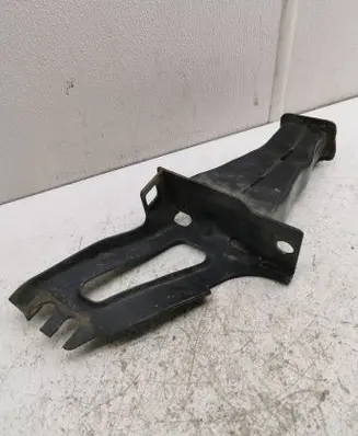 Volvo XC60 Radiator mount bracket 