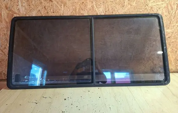 Volkswagen Multivan T4 Side middle window/glass 43R001057