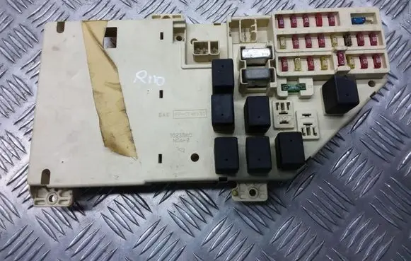 Chrysler 300M Fuse module 16238AC