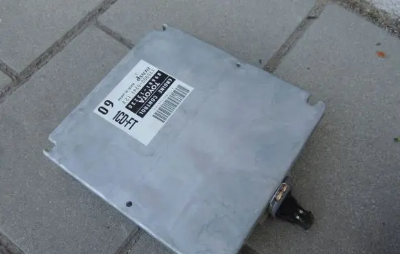 Toyota Corolla E120 E130 Engine control unit/module 8966113230 1758005241