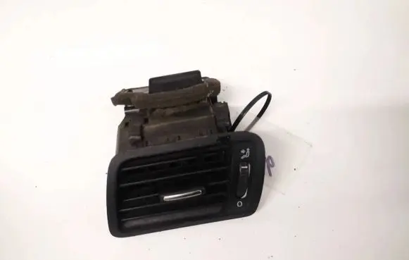 Volkswagen PASSAT B6 Dash center air vent grill 3c1819701e