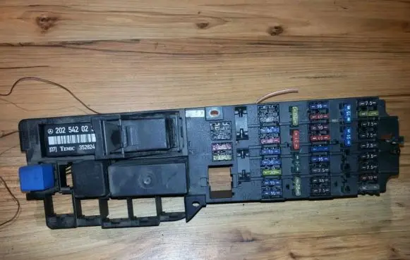 Mercedes-Benz C W202 Fuse box set 2025455240