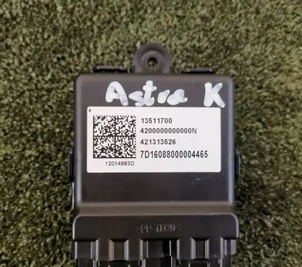 Opel Astra K Seat heating relay 13511700