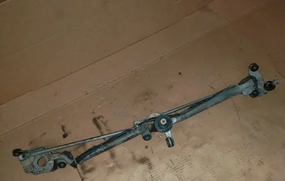 Honda CR-V Front wiper linkage 