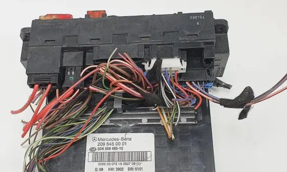 Mercedes-Benz C W203 SAM control unit 2095450001