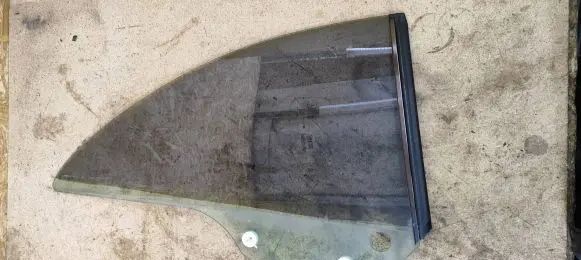 Mercedes-Benz CLK A209 C209 Rear side window 43R001026 DOT27AS2M25100 E000232