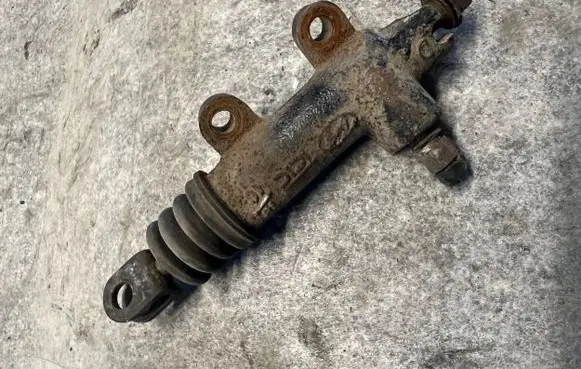 Clutch slave cylinder