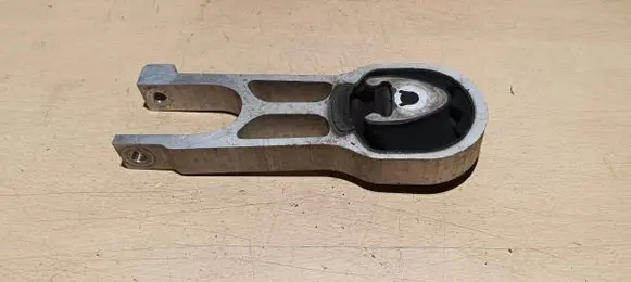 Peugeot 208 Engine mount bracket 9826527880