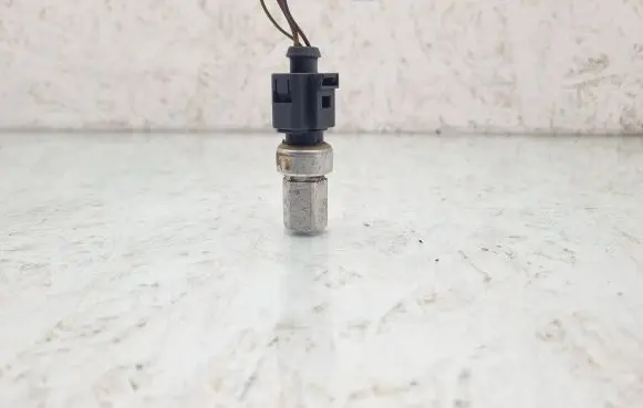 Volkswagen PASSAT B6 Air conditioning (A/C) pressure sensor 1J0973703