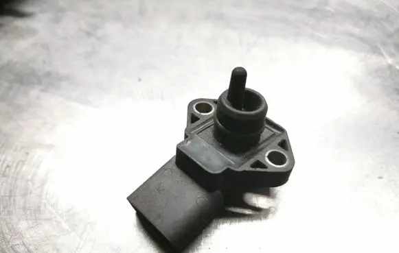 Audi A4 S4 B5 8D Air pressure sensor 038906051