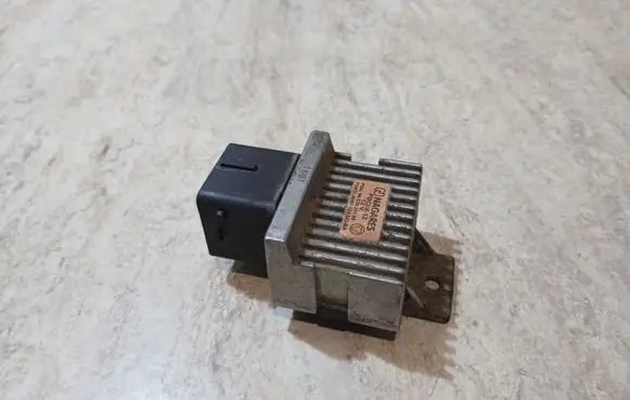Peugeot 508 Glow plug pre-heat relay 9663824880