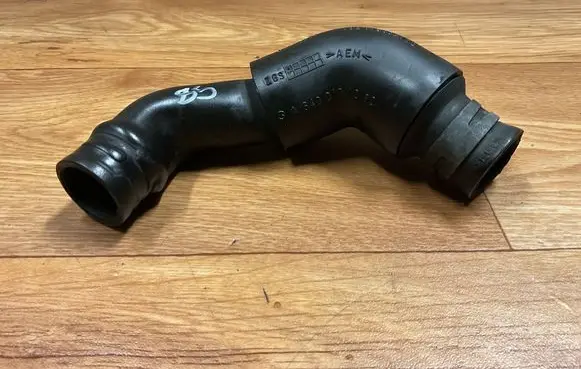 Mercedes-Benz B W245 Breather hose/pipe A6400101282