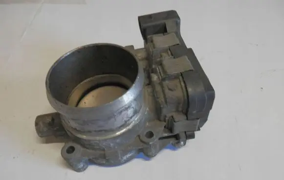 Volkswagen Golf V Throttle valve 03C133062D