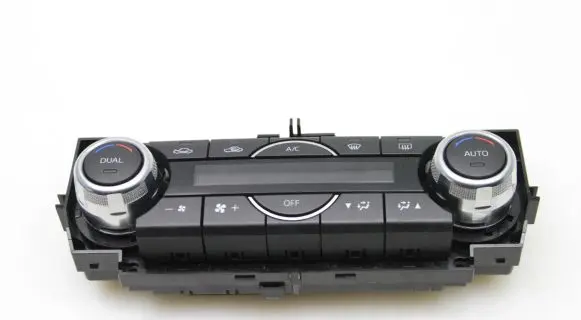 Mazda 3 III Air conditioner control unit module B62V61190A
